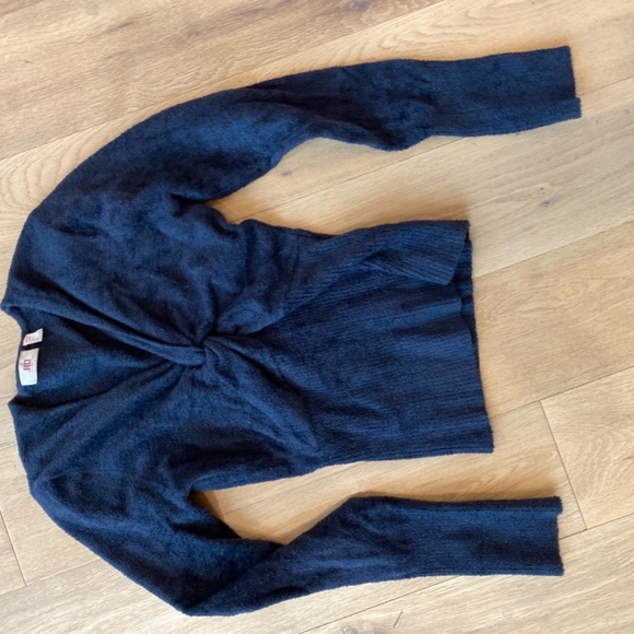 J Lo sweater - Picture 3 of 4